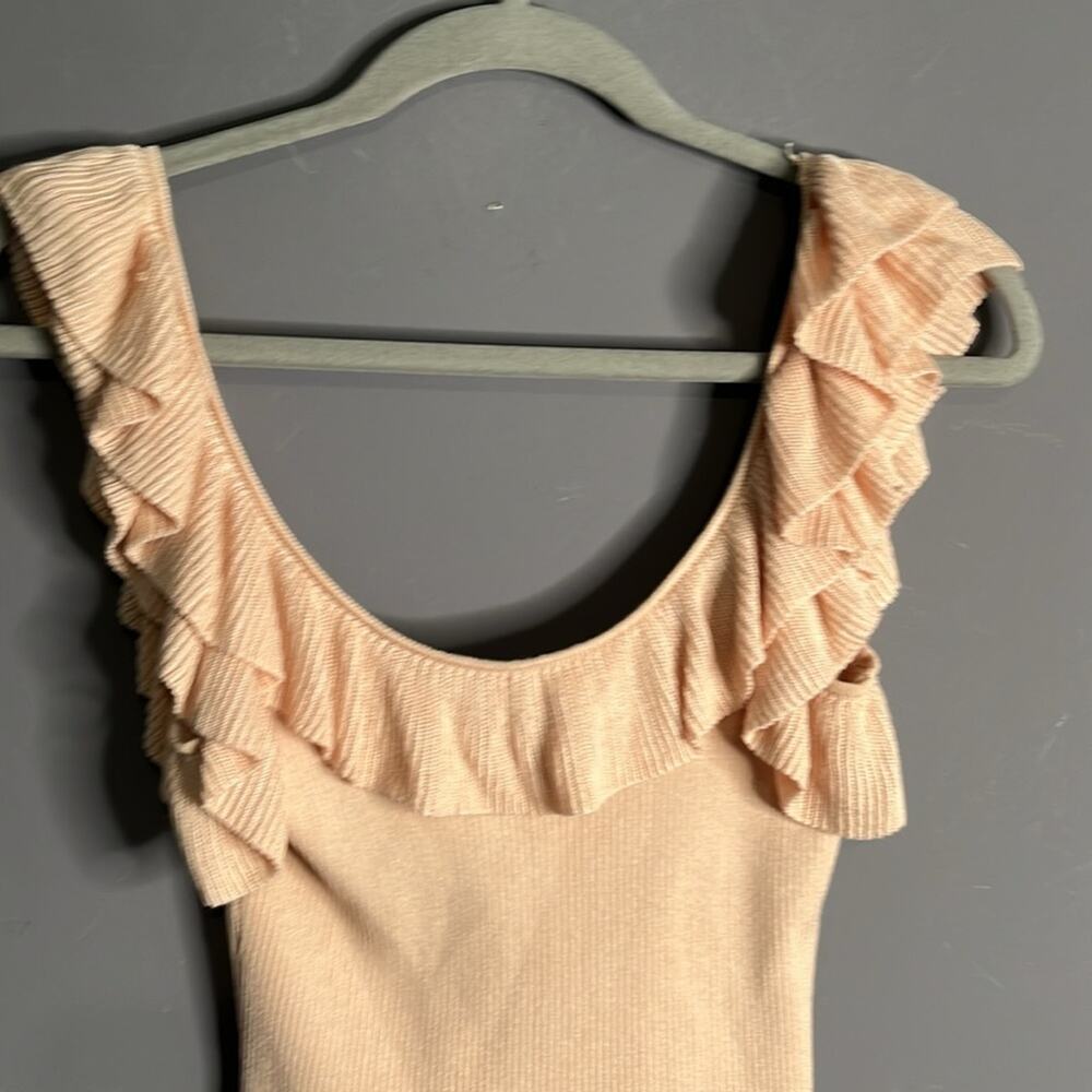 Lulu’s Pale Pink Ribbed Ruffled Cropped Top Size Medium - Picture 2 of 8